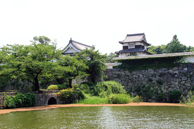 福岡城の潮見櫓と大手門