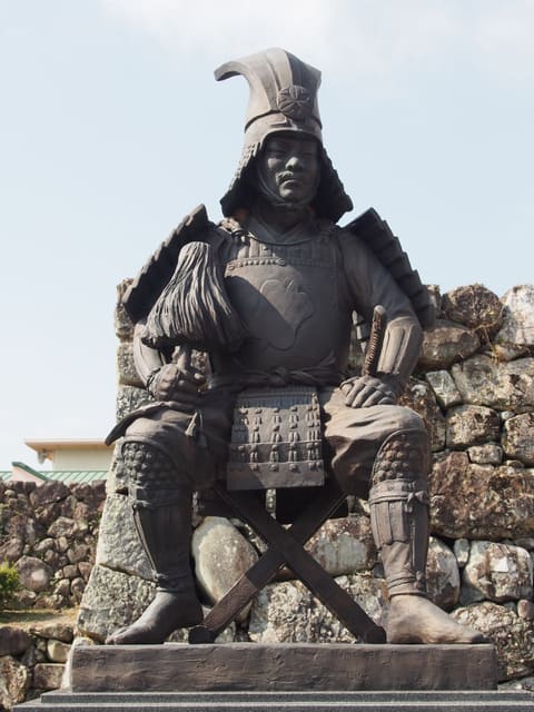 岐阜県垂井町にある竹中半兵衛の銅像
