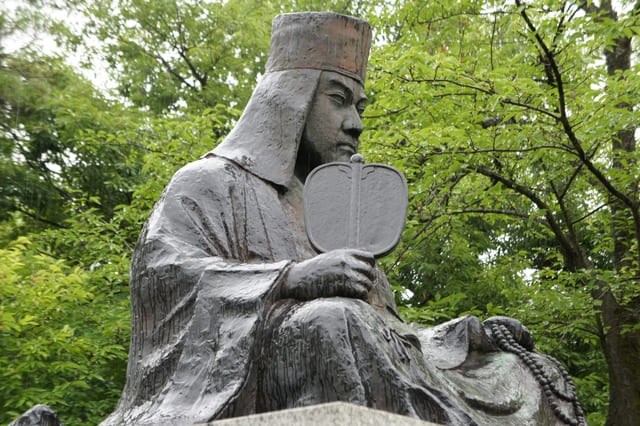 栃尾城跡の麓・秋葉公園にある上杉謙信の座像
