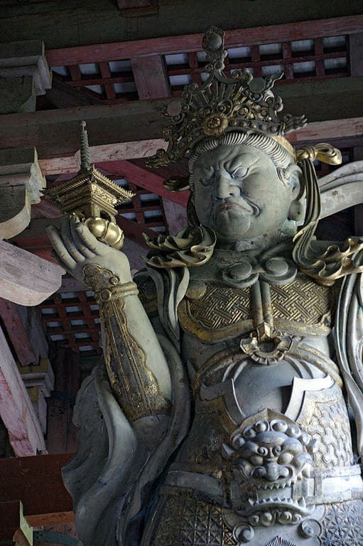 奈良東大寺の多聞天像（出所：wikipedia）