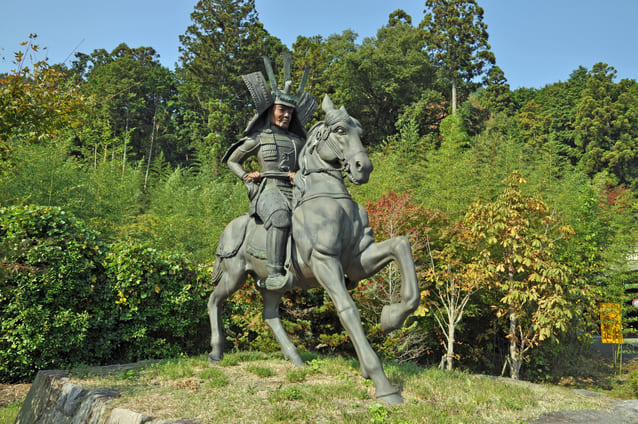 観音寺城跡にある六角定頼の騎馬像