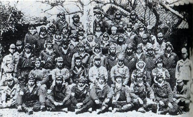 沖縄戦に従軍するため鹿屋基地に集結した芙蓉部隊第一陣（1945年4月撮影、出典：wikipedia）