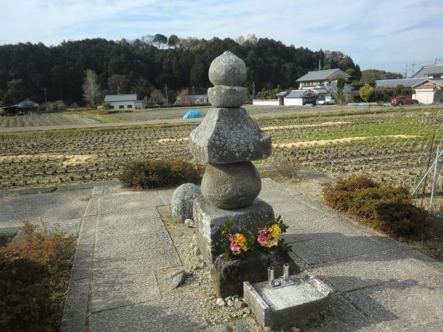 蘇我入鹿の首塚(奈良県高市郡明日香村飛鳥)