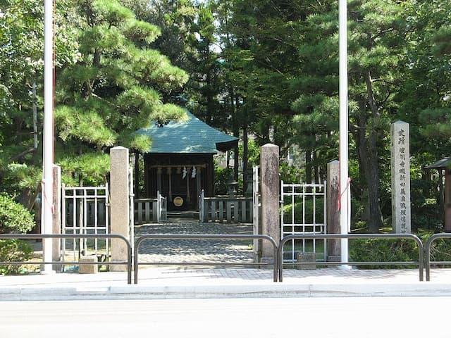 新田義貞戦没伝説地(福井市新田塚町、出典:wikipedia)