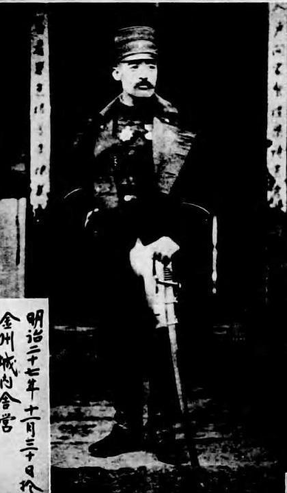 明治27（1894）年の日清戦争時、金州城での乃木。（出典：国立国会図書館「近代日本人の肖像」）