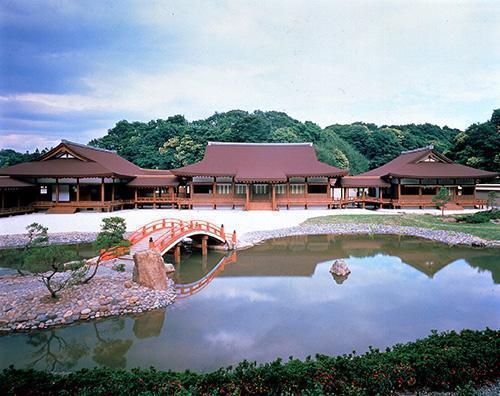 ※上記写真は岩手県奥州市江刺にある平安時代のテーマパーク「えさし藤原の郷」