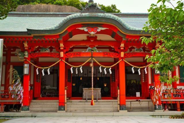 淡嶋神社（和歌山県和歌山市加太）の拝殿（写真：写真AC）