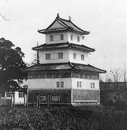 水戸城三階櫓（出典：wikipedia）