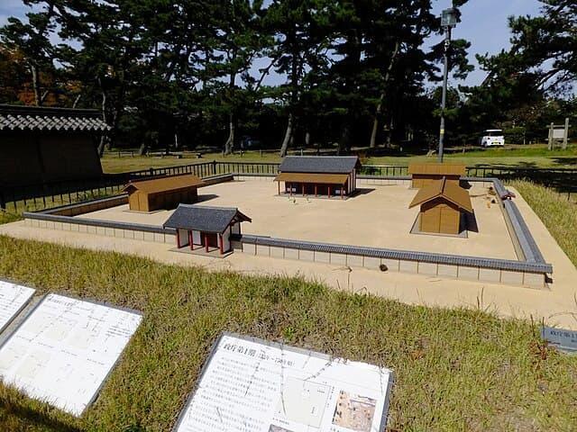 秋田城 第I期の政庁配置を示す模型（出典：wikipedia）