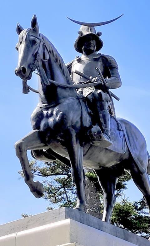 仙台城跡にある伊達政宗の騎馬像