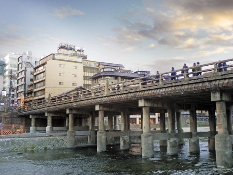 リニューアル前の三条大橋