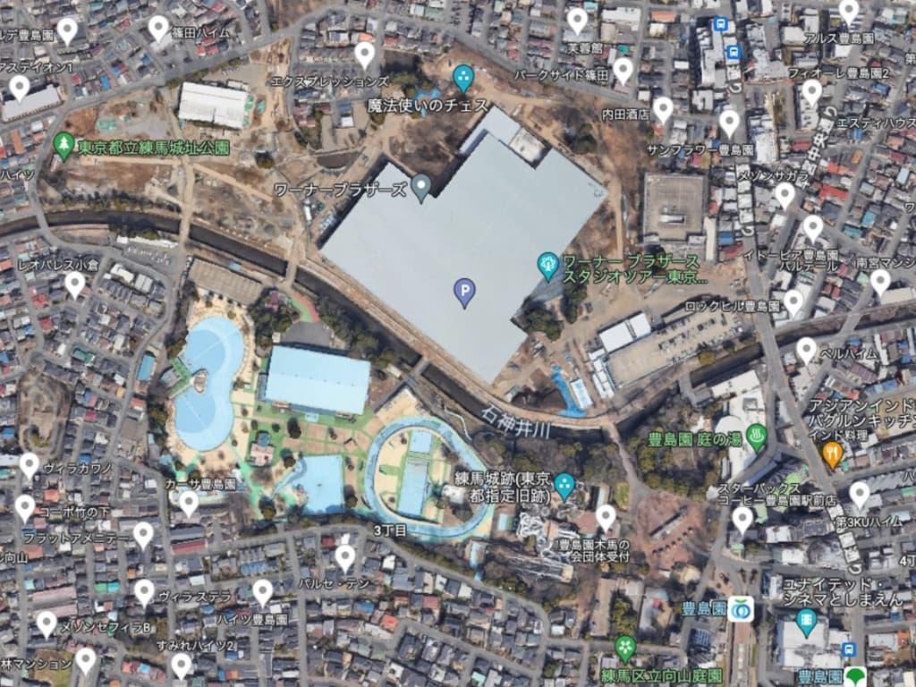 プール施設は2022年頃より解体工事がはじまり、現在は消滅している。（出典：<a href="https://www.google.co.jp/maps">Googleマップ</a>）