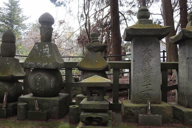 関川寺にある結城宗広の墓、五輪塔(福島県白河市)