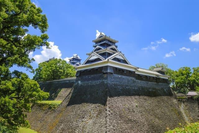 築城当初から現存する唯一の多重櫓・宇土櫓（うとやぐら）。国指定重要文化財に指定されている。