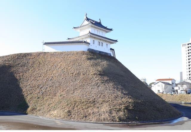 中世、宇都宮氏が城主だった宇都宮城。画像は宇都宮城址公園にある復元された富士見櫓（宇都宮市本丸町）