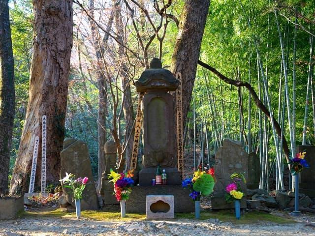北条氏照及び家臣墓(東京都八王子市元八王子町3丁目)