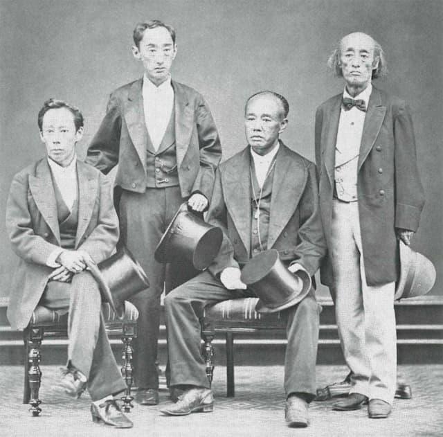 高須四兄弟。左から松平定敬、松平容保、徳川茂徳、慶勝(明治11年9月撮影。出典:wikipedia)