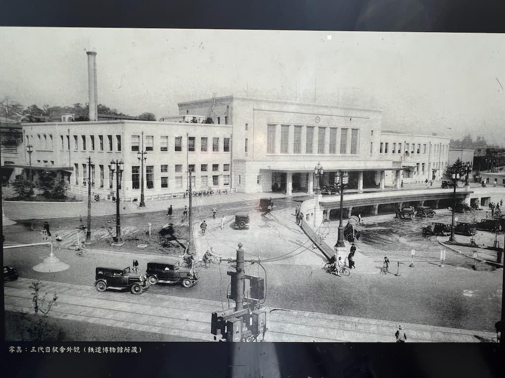 昔の上野駅(正面玄関口)の写真
