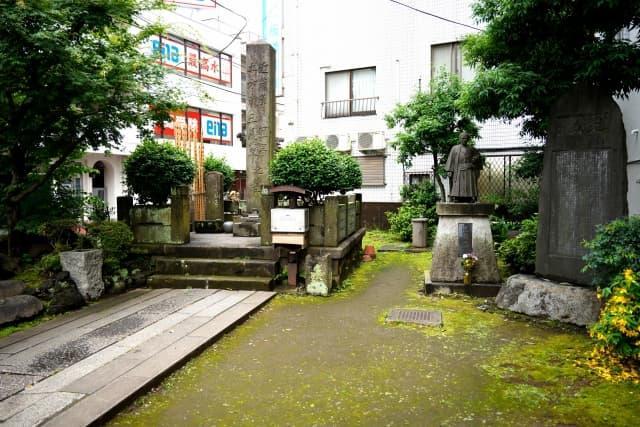 板橋の地にある近藤勇の墓