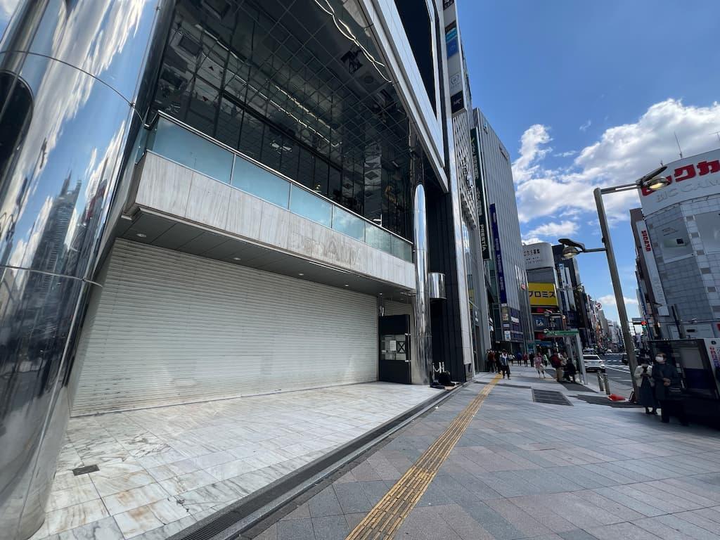 新宿駅側のエントランス