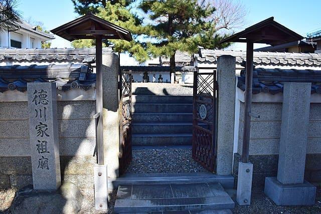 境内の徳川家祖廟（出典：wikipedia）