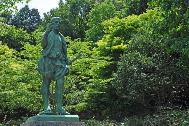 松平郷園地（愛知県豊田市松平町）にある松平親氏の銅像