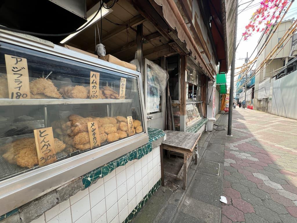 駅南口の惣菜店