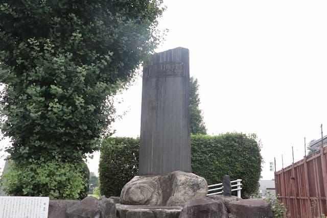 関孝和をたたえる算聖の碑（群馬県藤岡市）