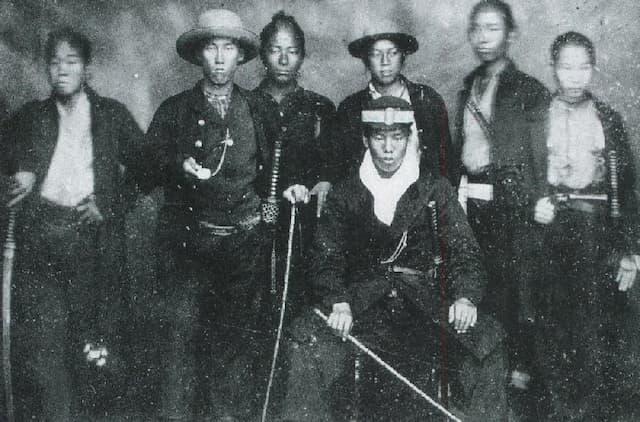 長州奇兵隊の隊士の写真（出典：wikipedia）