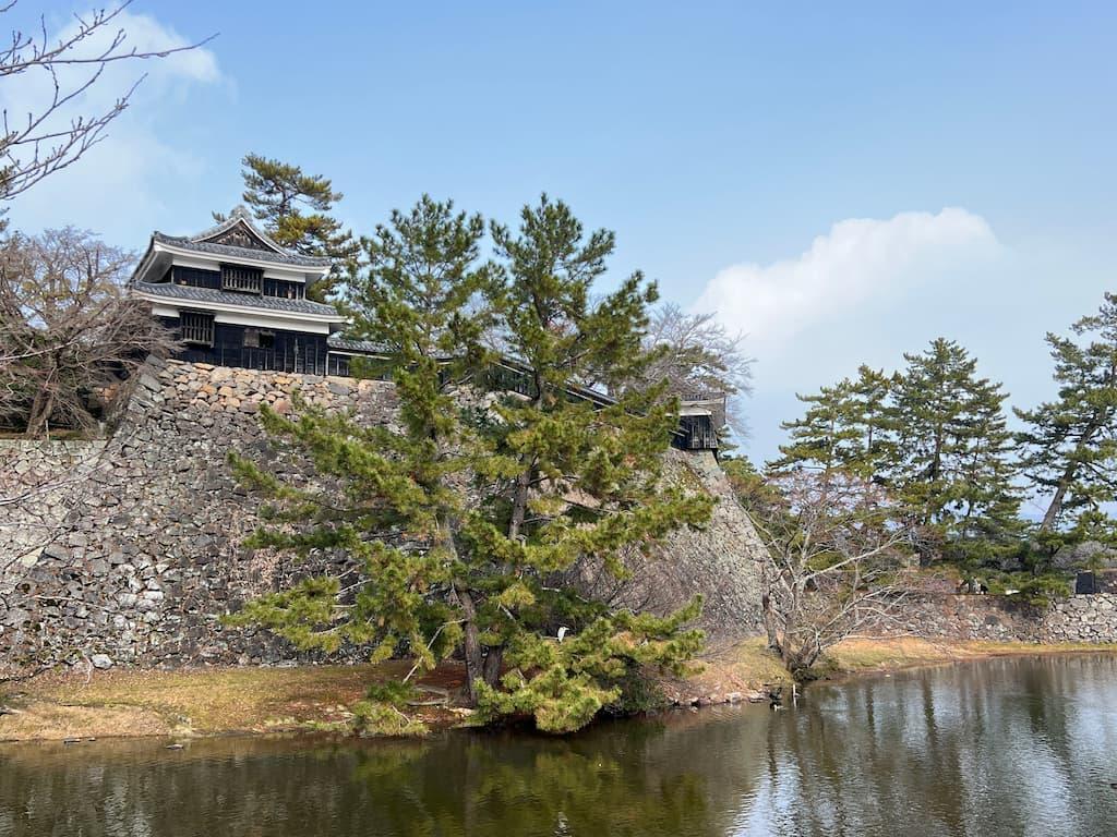 松江城本丸を望む