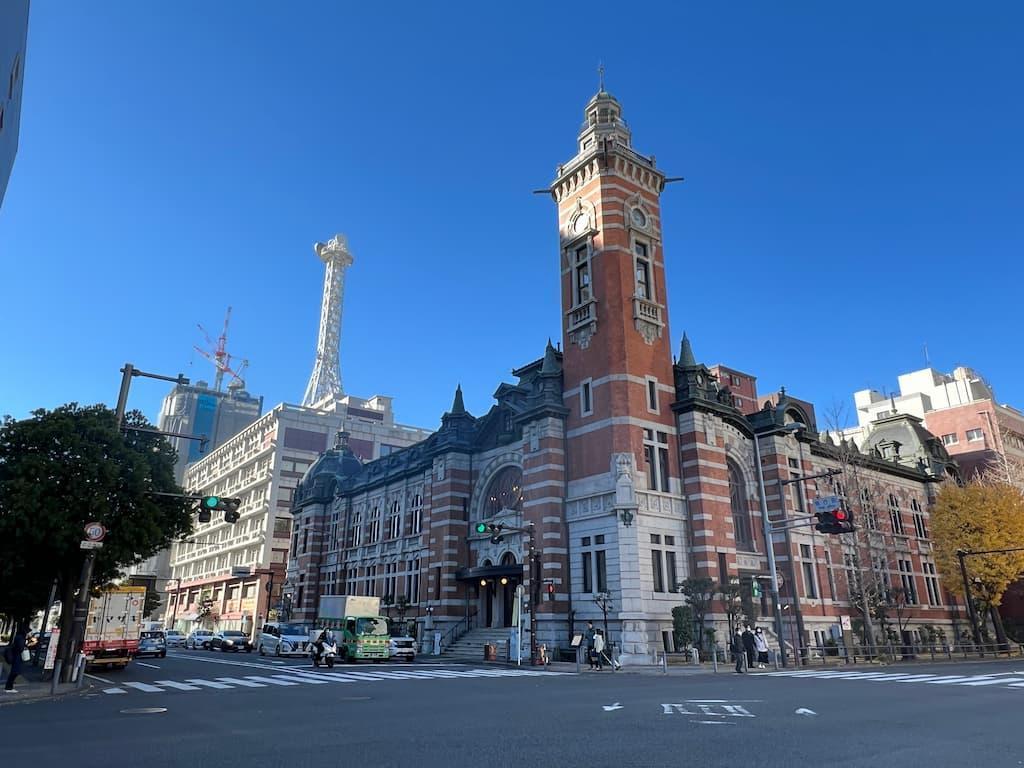 大正6年（1917）に開館した横浜市開港記念会館もイギリス波止場から近い。