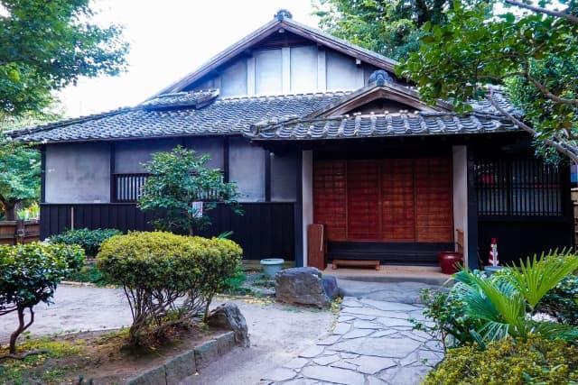 熊本市にある小泉八雲旧居。ハーンはは1891年にチェンバレンの紹介で、熊本市の第五高等中学校の英語教師となった。