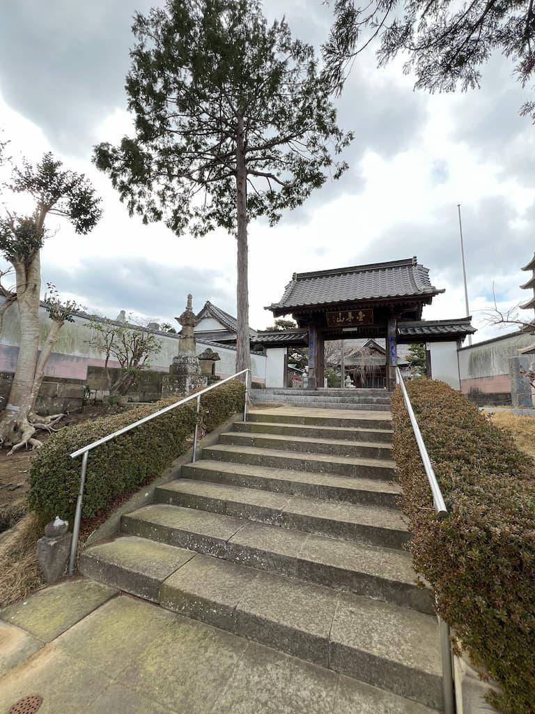 洞光寺、「知られぬ日本の面影」に登場する有名な鐘のある寺