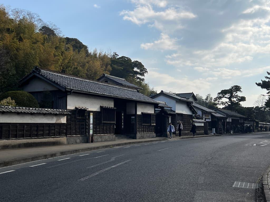 ハーンの新居があった塩見縄手の界隈、現在も武家屋敷が数軒残っている