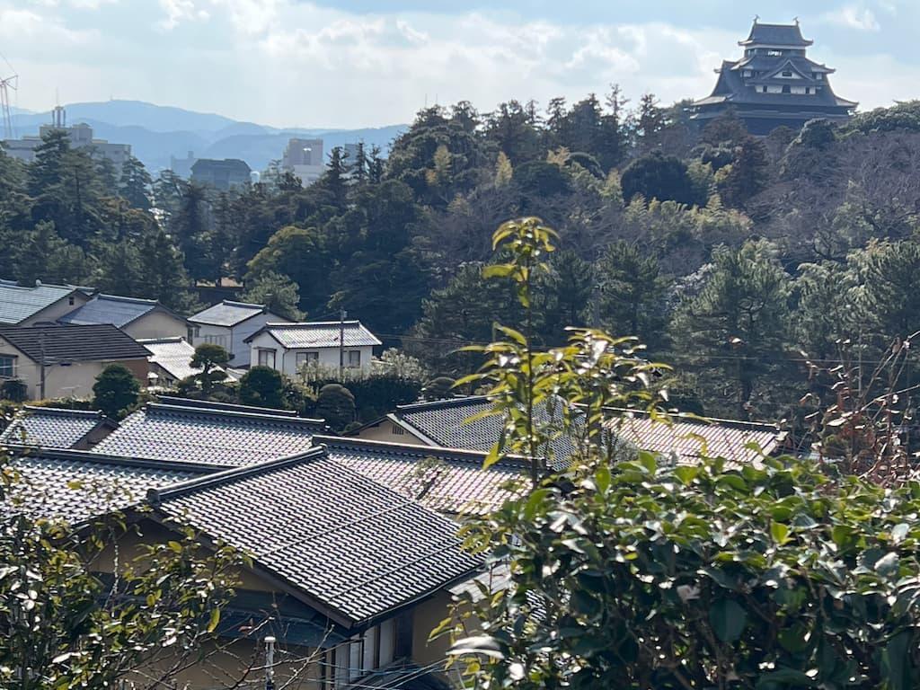 ハーンの新居があった塩見縄手界隈を高台から見下ろしたところ