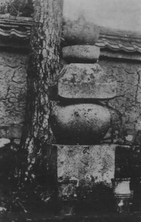 京都の大徳寺塔頭・大光院にある秀長の墓（『豊太閤と其家族』より。出典：国立国会図書館デジタルコレクション）