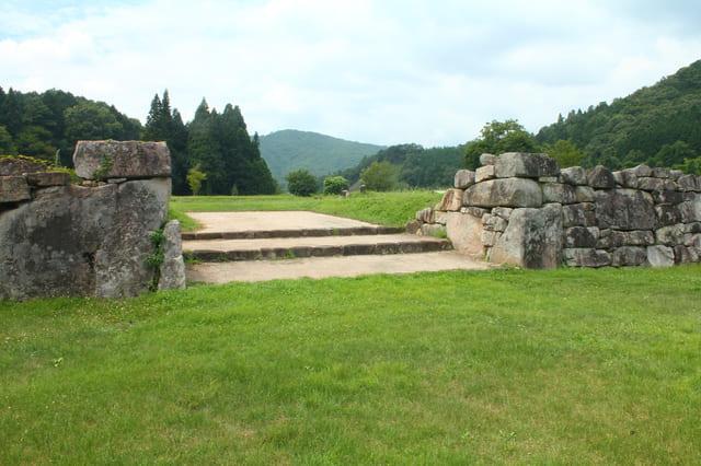 元春の隠居所「吉川元春館」の正面石垣（広島県山県郡北広島町）