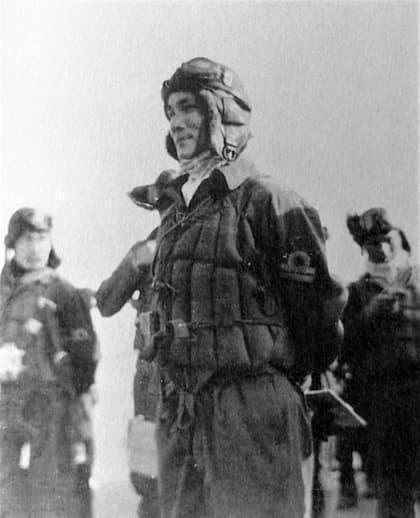 昭和19年6月、硫黄島に出撃直前の大淵大尉